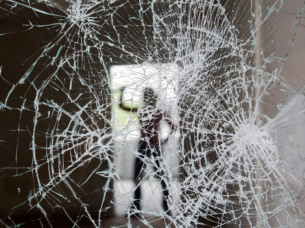 Броньована ударостійка противандальна плівка с захистом від осколків Polor HD-8-2