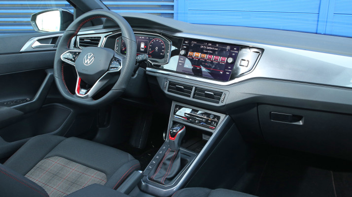 Защитное стекло Pixsel на монитор VOLKSWAGEN POLO - 10.8“ 2021 -